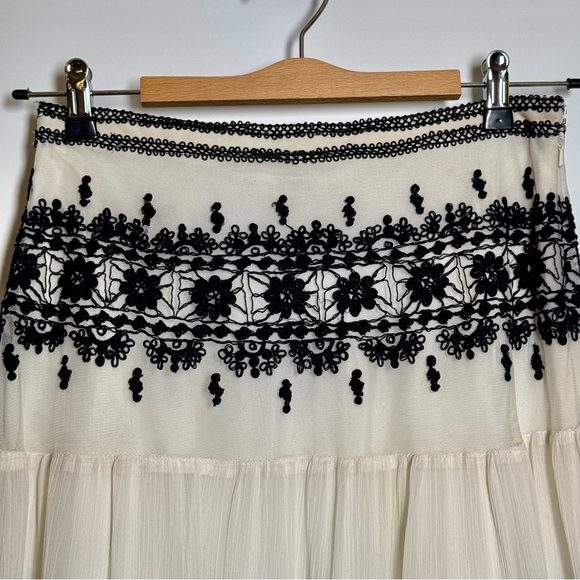 Eᴍʙʀᴏɪᴅᴇʀᴇᴅ Mᴇxɪᴄᴀɴ Sᴛʏʟᴇ sᴋɪʀᴛ ꜰʀᴏᴍ Nᴇɪᴍᴀɴ Mᴀʀᴄᴜs Exᴄʟᴜsɪᴠᴇ - Picture 3 of 14